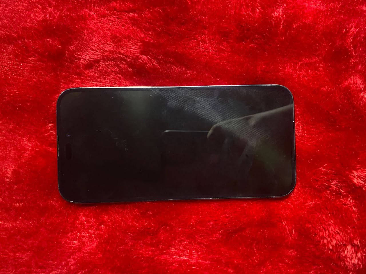 السلام عليكم للبيع 14 برو ماكس لون بنفسجي بطاريه 86 بي فقط نقطه سوده زغيره بالشاشه والباقي فول نظافه شرق اوسط السعر 625 مكاني بابل ***********
