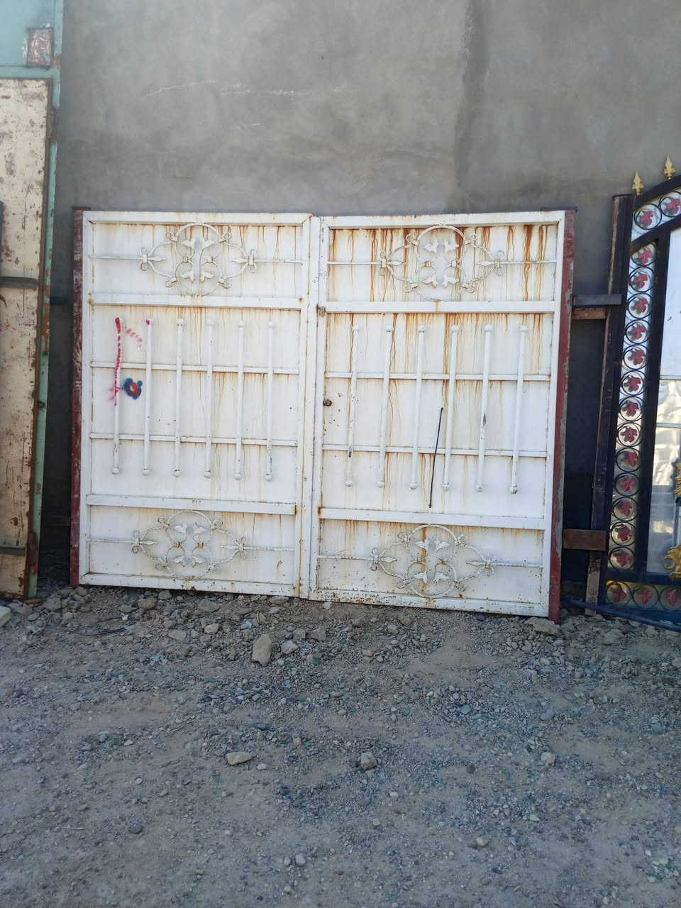 اسلام عليكم أخوان توفر سندويچ سقف طول 3 . وجداري طول 3.80 سعر المتر 9 المكان هيت المشتل الثاني مقابل بوابة هيت لتواصل على رقم@ ***********@
