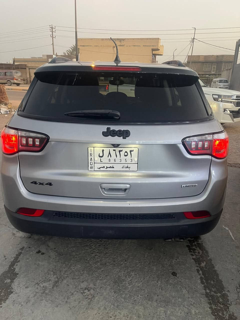 جيب كومباس موديل 2019
فئة لاتتيود 
مواصفات السيارة 
دفع رباعي 
شاشة كبيرة 
شاشة عدادات دجتال
حساسات 
تدفئة مقاعد 
كراسي كهرباء 
مراية وسطية تعتيم تلقائي 
بصمة وتشغيل عن بعد 
دخول ذكي 
السيارة بيهه دعامية امامية فقط..السيارة  بدون صبغ 
السيارة مبدل بيهه كازكيت 
السعر 120$
للاستفسار مراسلة بالخاص او التواصل بالواتساب على الرقم 
***********
