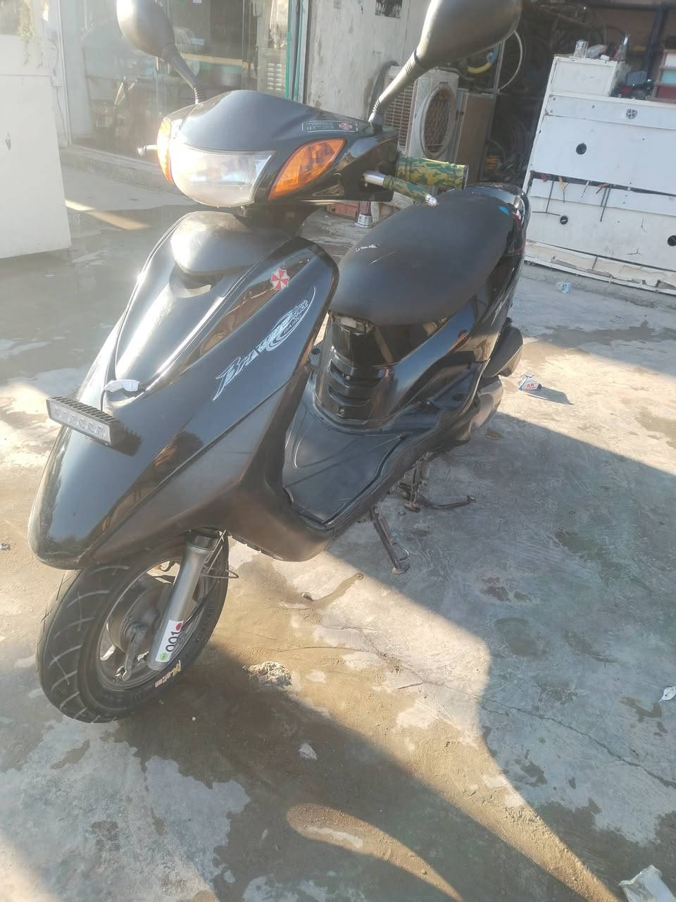 السلام عليكم دراجه بريز لايت فوك دراجه حلوه ومرتبه خير من الله تجي تكلب وتشوف بعينك وراقهه كامله مختمه دراجه ختم واحد السعر ٩٥٠ عنوان بغداد التاجي ٢٤ ابو عضام رقم الموبايل *********** الدراجه نوزل وفيت بم
