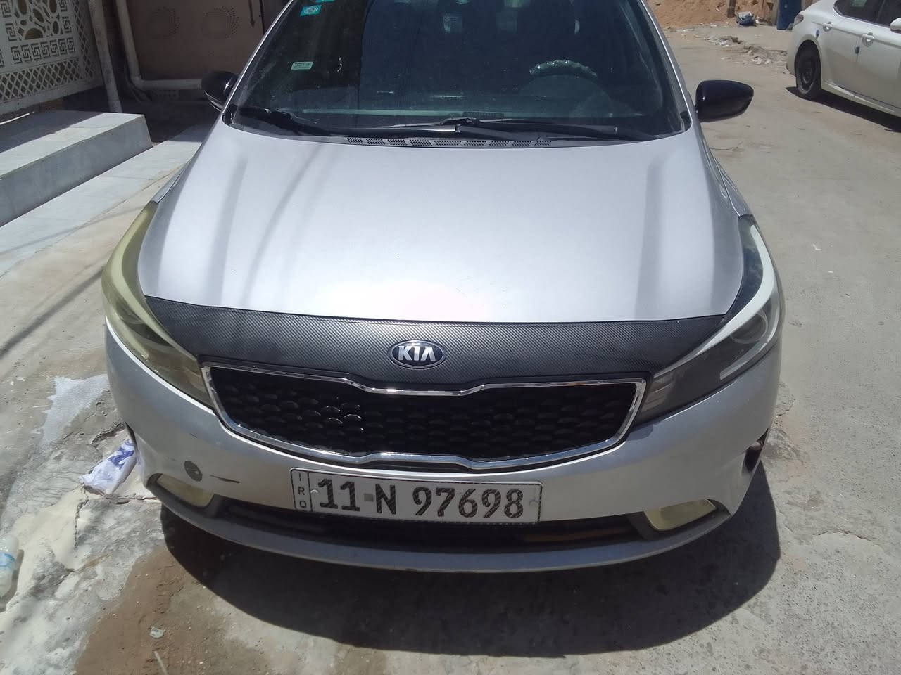 السلام عليكم كيا فورتي للبيع موديل 2018 وارد امريكي ماشية 80 ضربتها بابين وجاملغ بدون تبديل السعر 122 ورقة بيها مواصفات شاشة كاملة مانع  انزلاق تحكم استيرن صدر جديد اللون سلفر للاتصال على الرقم ***********

