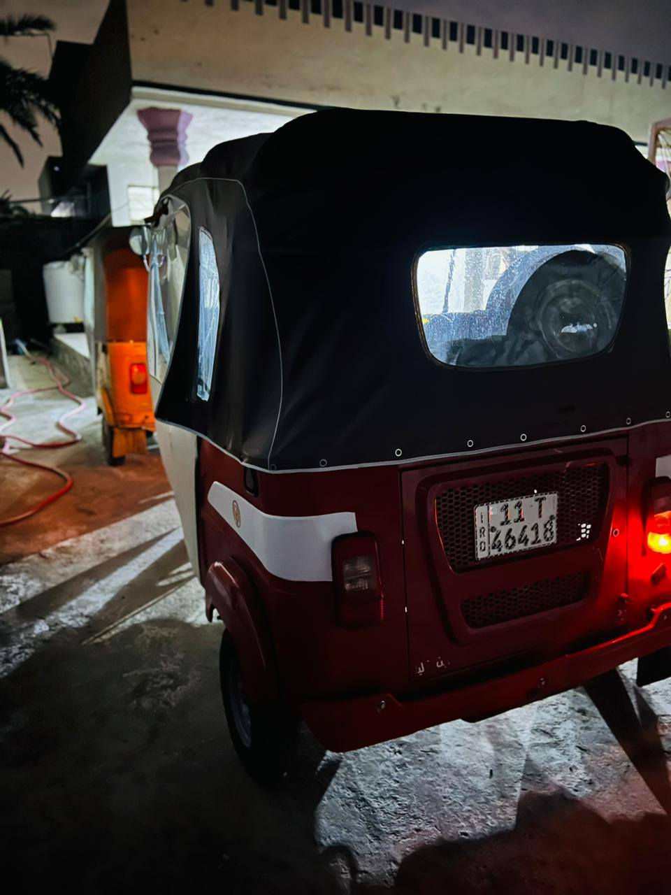 سلام عليكم تكتك موديل 22 مرقم بغداد نكليزي ضربتها فقط لغد يسار وصفحه بدي يمين ومعمره ومرشوشه بس مكاعده عدل الصفحه يرادلها تعمير من جديد مكاني بغداد الدوره سعرها 8وربع وبيها مجال حگ الجيه ***********
