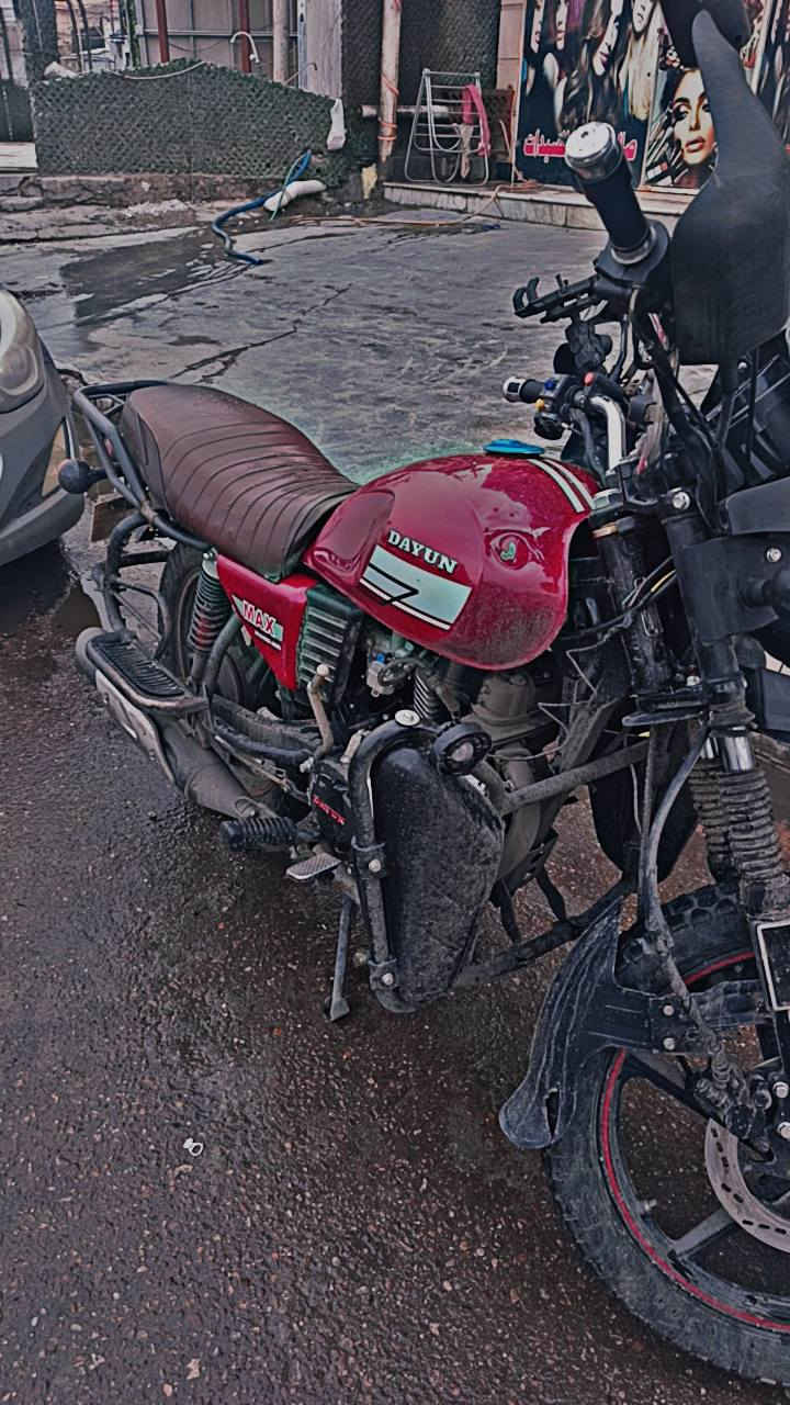 دراجة دايوان 23 نفخ جبلي خير من الله سلف واطلع بيها مناقصها شي فقط دبلات امامي مجفته مرة وحدة والمكينة حاليا صافية تجي وتجيب وياك فيتر تفحص رقم بغداد ماشية 28 الف بعدها بأسم المعرض السعر 2250 وبيها مجال للي يمرلي عيوني اله مستعجل احتاج فلوسها مكاني بغداد 
***********
