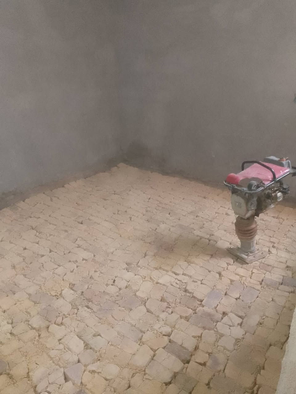 سلام عليكم خوان شغلنه يتضمن حفر تربيع  وصب  وتصعيد كافت لمواد وسعارنه مناسبه ***********
