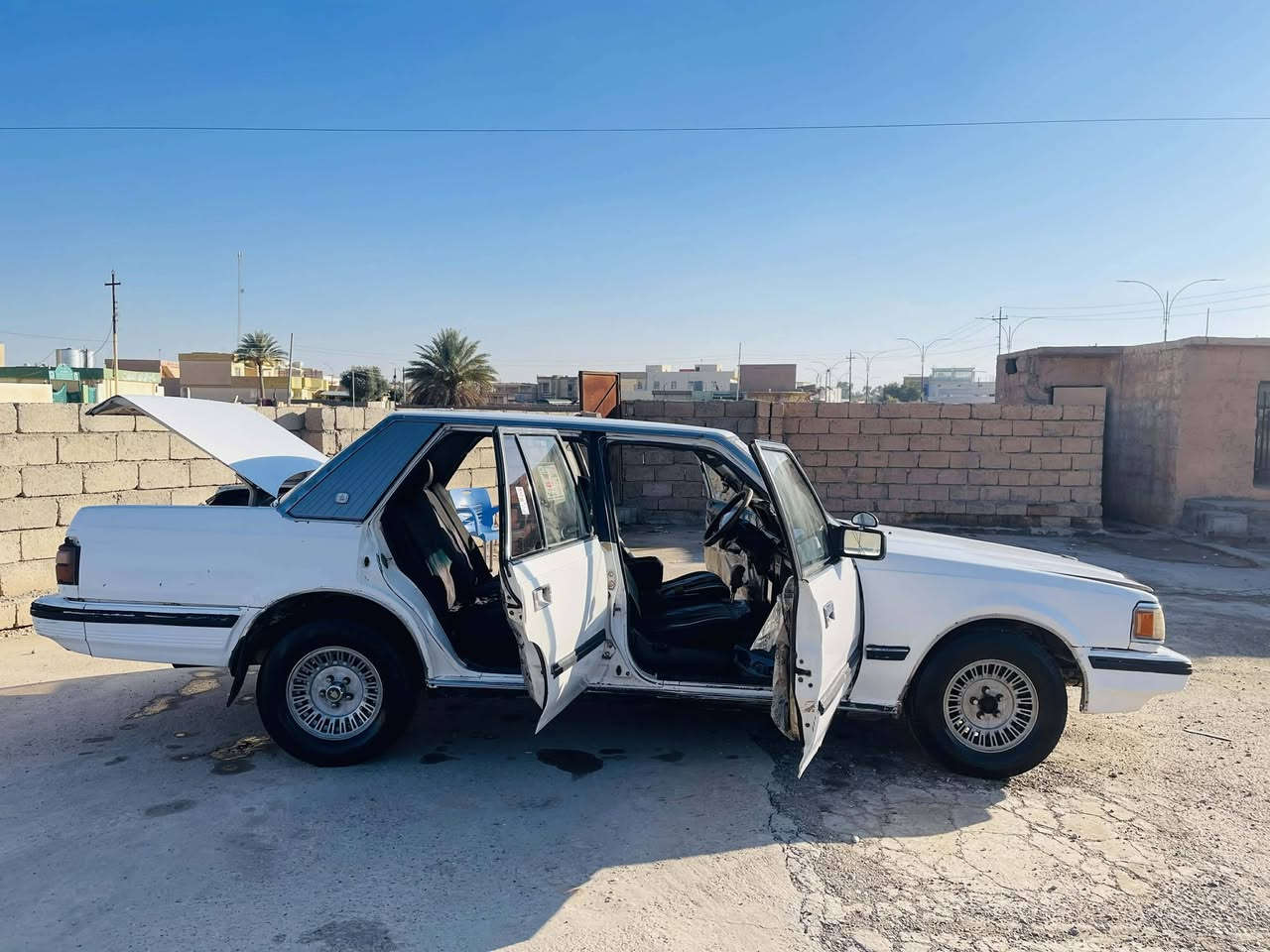 السلام عليكم
سوبر للبيع موديل ٨٦ كير ومحرك شرط تبريد ثلج كشر حلو ونضيف غرفته جديده مسجل وشاشه كهربائيات لايت كل شغال سياره وكاله عامه فقط السياره حلوه مال جناي
مكان السياره الشرقاط _اجميله السعر 23 ورقه وبيها مجال للشراي 
***********
