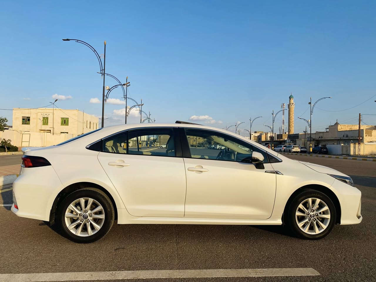 تويوتا كورلا 2024 خليجي ساز 
ماشية : 81 الف 
 باسمي تحويل مباشر رقم اربيل 
ضمان تويوتا العراق (SAS ساز )
صيانة مجانية لمدة سنتين 
فول مواصفات 1/1  GLI
سلايد روف ( فتحة سقف )
حجم المحرك 1800 
نوع الوقود بانزين 
دخول ذكي بصمة تشغيل بصمة  
شاشة جيتي ال
تبريد قطعتين 
ويل كب حجم الاطارات 16 
حساسات امامي خلفي 
لايتات عدسة 
بك لايتات لد 
كشاف لايت لد 
مرآة قابلة للطي 
اشارة بالمرآة 
وضعيات قيادة 
مرآة داخلية عاكسة 
جاهزه من كل شي بالعافيه على الي تكون من نصيبه السعر 183   وبيهة مجال 
مكان السياره الانبار - الرمادي 
***********
