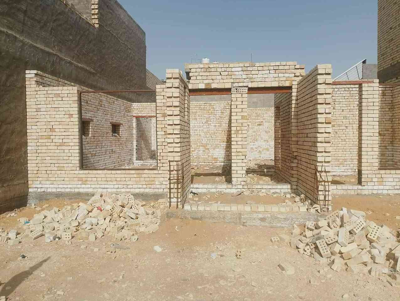 هيكل 300 متر كربلاء البوبيات قرب شركة اليساري تبعد عن الشارع العام 200 متر الشارع عرضه 10 طابو زراعي سند 25 قرار محكمه مع صاحب البستان تبليط ماء مجاري كهرباء السعر 175 مع المجال 
***********
