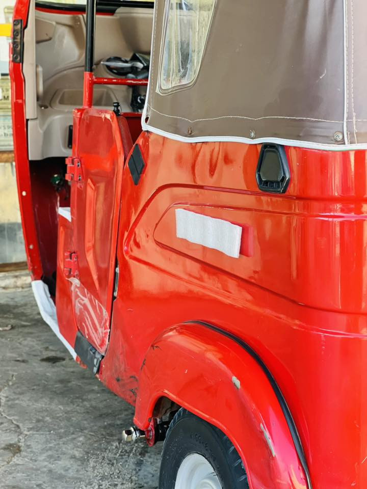 سلام عليكم تكتك 22 لبيع  شهر العاشر 10.   رقم وسنويه. ذي قار  التكتك بيه  ضربه بلقد.  تحويل ثاني يوم. الشراب ينتصل ع هاذا رقم. ***********. خاص ما موجود
