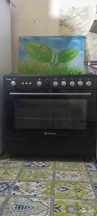 طباخ من ماركه snowa لون اسود ايطالي اصلي ابو الحساس خمس عيون والفرن شغ...