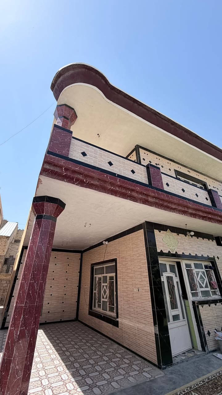 السلام عليكم 
يتوفر دار سكني طابو زراعي سند 25 مساحته 300م يحتوي على ثلاث غرف نوم وصالة واستقبال ومطبخ وثلاث مجموعات صحيه وحديقة كبيره موقعه في المسيب / حي المعلمين / خلف السكه  من جهة قاعة الماستر السعر المطلوب للبيع 125 مليون  للاستفسار الاتصال بالرقم *********** او مراسلة الصفحة
