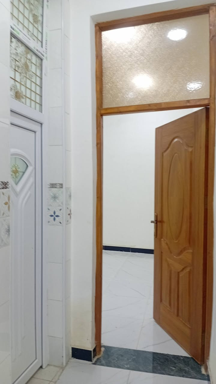 مشتمل ١٠٠ متر للبيع في شارع الجوبه قرب المدرسه الصينيه لاستفسار الاتصال
***********
***********
