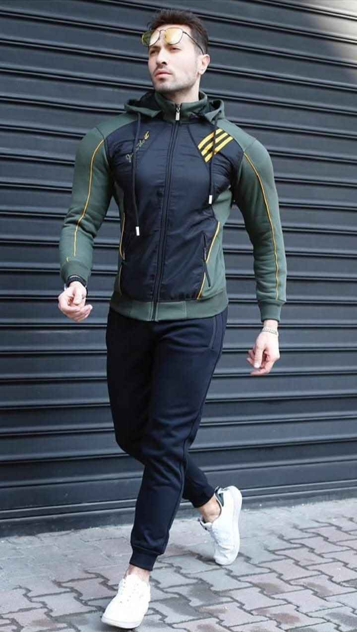 تراك رجالي درجة أولى ثلاث خيط
القياسات شبابي و رجالي : M-L-XL-XXL لا تشيل هم القياس لان اذا مو نفس قياسك مرجوع
التراك بي خمس الوان 
توصيل الى كافة محافظات العراق للتواصل *********** بغداد, العراق
