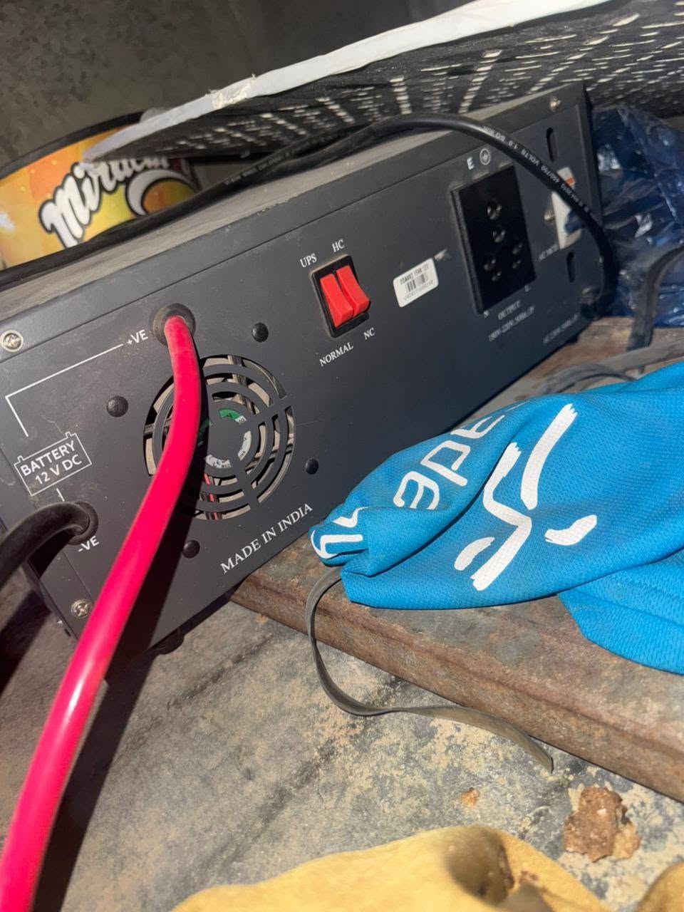 للبيع 
عاكس كهرباء (Inverter) ماركة Delta Series
​القدرة: 1500 واط
 لتشغيل الإضاءة (LED)، المراوح، أجهزة الحاسوب، الراوتر، وشاشات التلفاز دون أي ضرر.


**إذا كنت صاحب هذا الإعلان وتريد حذفه لأي سبب، رجاءا أرسل رسالة إلى الدعم الفني**