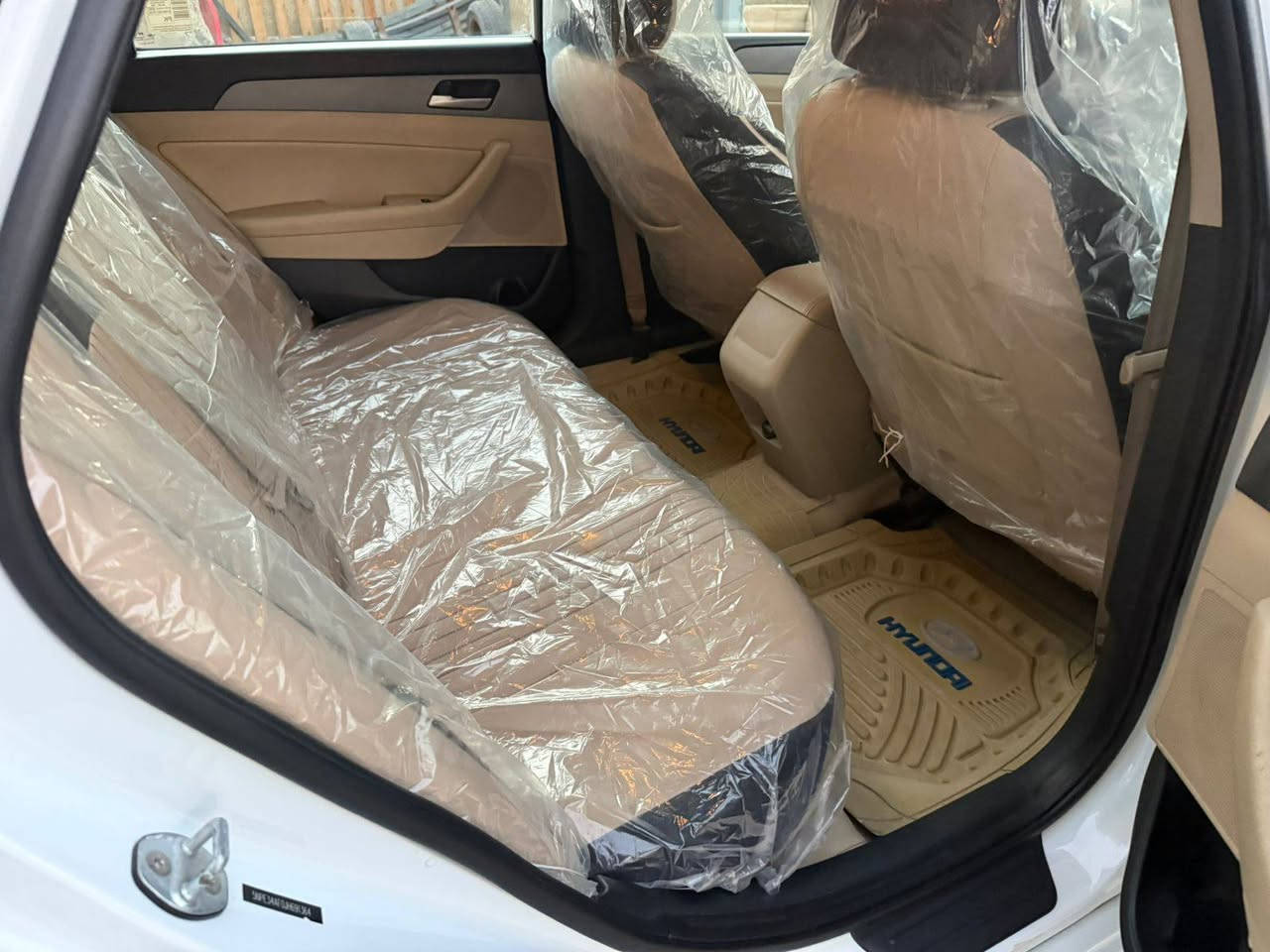 السلام عليكم 
سونتا وارد أمريكي بيها چاملغ وبنيد بدون دواخل كفاله من الضربه بصره حره سياره جاهزه من كل شيء مكان السياره بصره السعر 127
الهاتف: ***********
