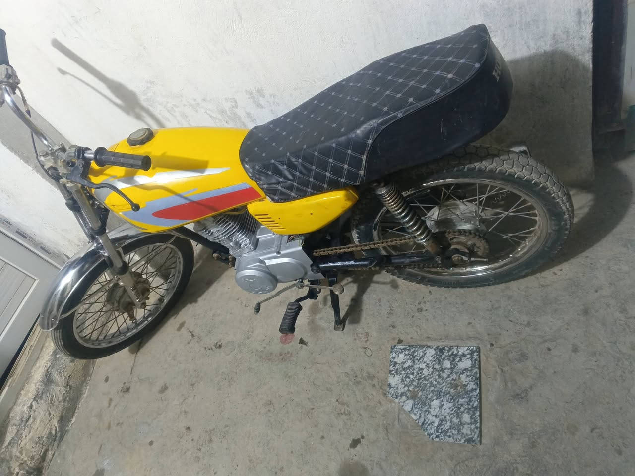 السلام عليكم دراجه للبيع ارشه موديل 2015 اوراق ستنساخ دراجه حلوه وناعمه السعر 300 وبيه مجال مكاني حله شارع 80 رقمي ***********
