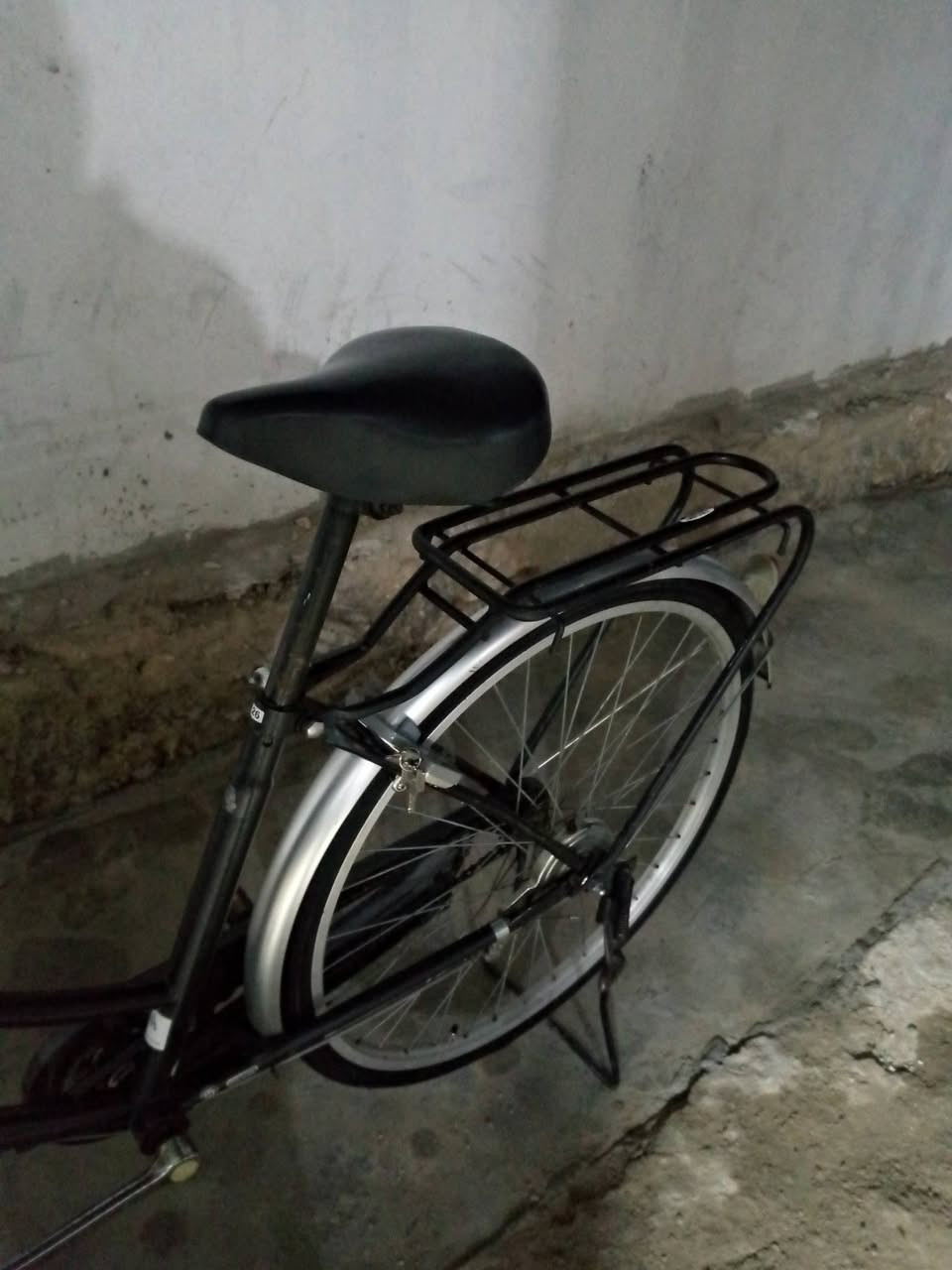 السلام عليكم
بايسكل ياباني حجم 26 مال حاوية نضيف بايسكل كامل مابي لو نقص واحد تأيرات واجوابة مبدلة جديده بريكات بلمكان البايسكل جديد مابي اي نقص طاقة خرطوم شغالة قفل اصلي 
شراي اتصل على الرقم *********** بي واتساب 
أو خاص
