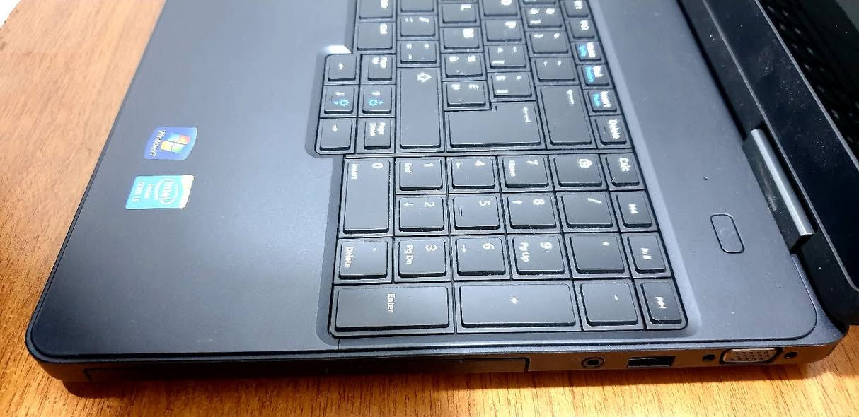 Dell E5540 core i5 الجيل الرابع 
الرام 8G الهارد 120ssd 
حجم الشاشة 15.6 
كارت شاشة خارجي 2G 
Nvidia GT 720M
البطارية جديدة
مناسبة للدراسة والبرامج الهندسية 
والالعاب المتوسطة والمكاتب
السعر 175 الف المكان بعقوبة


**إذا كنت صاحب هذا الإعلان وتريد حذفه لأي سبب، رجاءا أرسل رسالة إلى الدعم الفني**