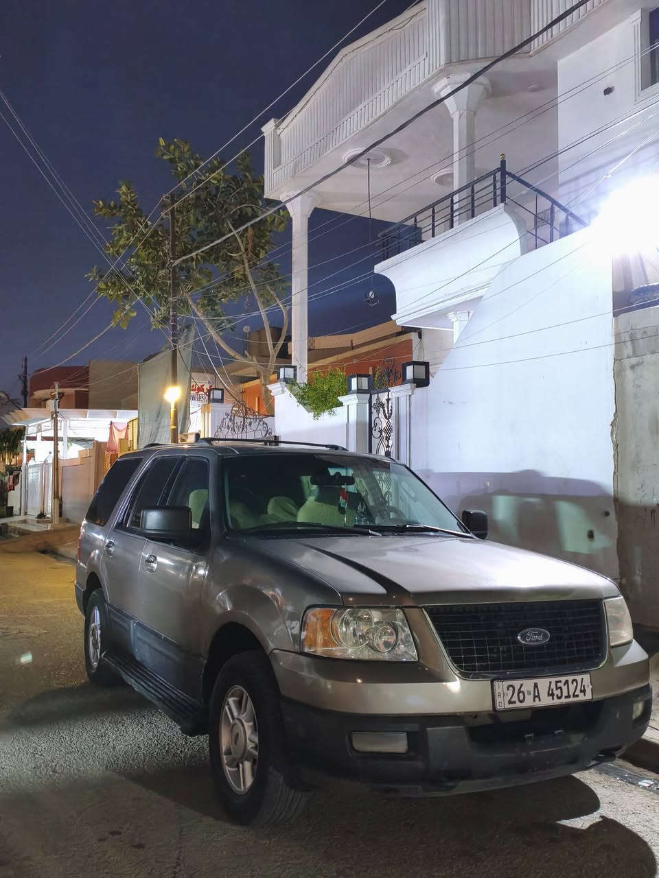 سلام عليكم 
للبيع او مراوس فورد اكس بديشن كير مكينه 5.4خير من الله رقم صلاح الدين مشروع وطني ل 28 دولي شرط تحويل ول وكالة دواخل لون صحراوي نضيف سياره خير من الله رقم تليفون ***********
سعر 90وبيها مجال
