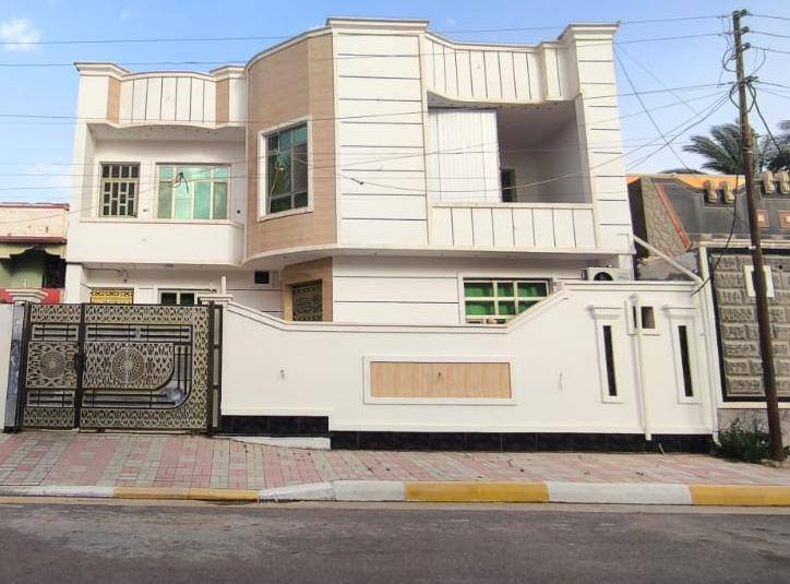 السلام عليكم
بيت للبيع المساحه 250 م
الموقع الرمادي التأميم الحكم المحلي
شارع 15  خامس بيت عن المشاتل
بناء حديث التفاصيل داخل صور
للاستفسار ***********
