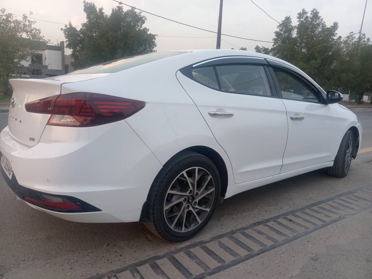 السلام عليكم رمضان كريم عليكم الانتره خليجي موديل 20بسمي رقم بغداد دولي مصبوغه عام وين تريد افحص لاتخابرني تكلي ليش مصبوغه الشراي يتصل يعجبك على راسي السعر 135وبيه مجال مكان السياره بغداد سيديه اي نقص مابيه كامله والكمال لله الاتصال ***********واذا ماعندك رصيد بي واتساب
