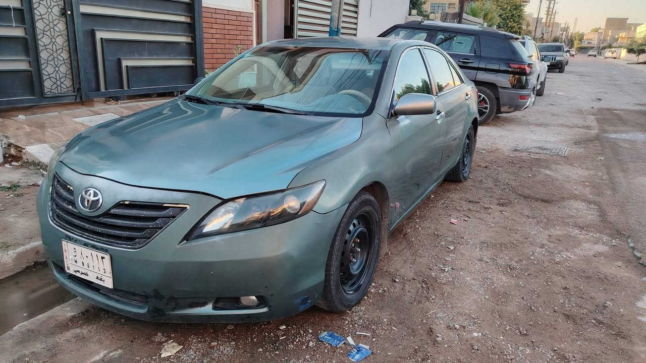 كامري 2008 وارد امريكي حادث باب السايق مصبوغ والباب الي خلفه والصفحة مرشوشة كلير محروك بجم كبس بدون ايبراك فقط ايرباك بردة السايق ماشية 135 الف ميل تبريد منظومة جديدة باتري جديد عبوة فيول بمب جديدة محرك جيد مابي لادخان ولا تبخير كير جيد جدا . الصفحة عكس السايق بيها رصعة بالتكمة الخلفية واكعة عليها حديدة ومامصلحها . بيها مكانات جراد .
السعر المطلوب 90 ورقة بيها مجال بسيط 
مكان السيارة بغداد العامرية 
السيارة رقم بغداد باسمي 
***********
