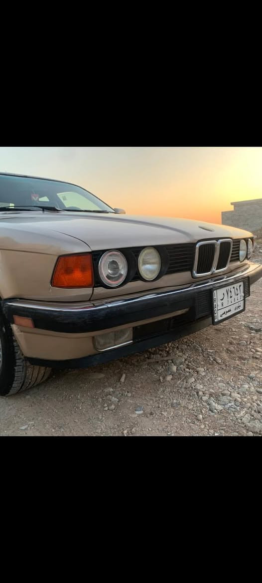 بي ام 735 كامل  موصفات تبريد  . توماتيك . 4 جامات كهربائي . تنته. موديل 1991 سنويه لغايه 29 . كابون بنزين . صبغ عام جماليه .السعر 42$ الاتصال ***********
