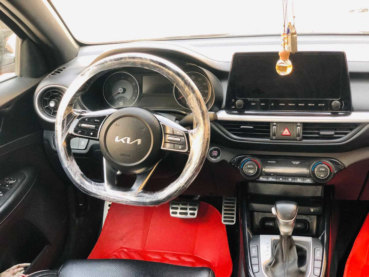 سلام عليكم 
‏للبيع نوع المركبة:: كيا فورتي ...معوقين بأسمي____جي تي لاين  1/1
‏مديل :2022
‏اللون: مشمشي
رقم بغداد 
‏ السيارة ماشية :46 
‏########الضرر### ❤️بنيد مبدل بدون ايرباك  مع بارد جاملق خفيف ❤️
وبعض الملاحضات البسيطة
‏السيارة  مواصفات متخلص 
‏🚨المواصفات 🚨
‏1-فتحة سقف
‏2- بصمة أبواب 
‏3-بصمة تشغيل 
‏4-تشغيل عن بعد 
‏5-نضام ترحيب  عند الاقتراب 
‏6-فتح الجنطة عند الاقتراب 
‏7-كشنات جلد بلادي +شعار جيتي
‏8- تدفئة سترين 
‏9-كشن السائق كهرباء
‏10-هند بريك  بصمة 
‏11-نضام اوتو هولد 
‏12-شاشة كبيرة 
‏13-ستيرن حرف D
‏14-رادار امامي للتوقف الذاتي 
‏15-رادار خلفي للتوقف الذاتي 
‏16-رادار جانبي 
‏17-تحديد المسار للقيادة الذاتية 
‏18-كشافات زنون بلادي 
‏19-بك لايت لد 
‏20-لد نهاري  لايت 
‏21-ويل كل بلادي 
‏22-سبايدر بلادي 
‏23-ثلاث انضمة قيادة 
‏24- نقطة عمياء
‏السعر :145 وبيها مجال حق الجية 
‏مكان السيارة :بغداد شهداء العبيدي
‏***********
‏
