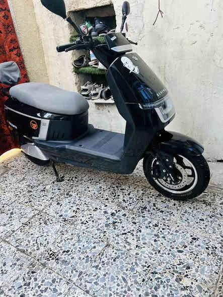 السلام عليكم 
دراجة شحن جديدة للبيع
موديل 2025 
اشاير أربعة 
لايت عالي ناصي 
ثلاث سرع 
تمشي 65 حقيقي 
الرقم للاستفسار ***********
