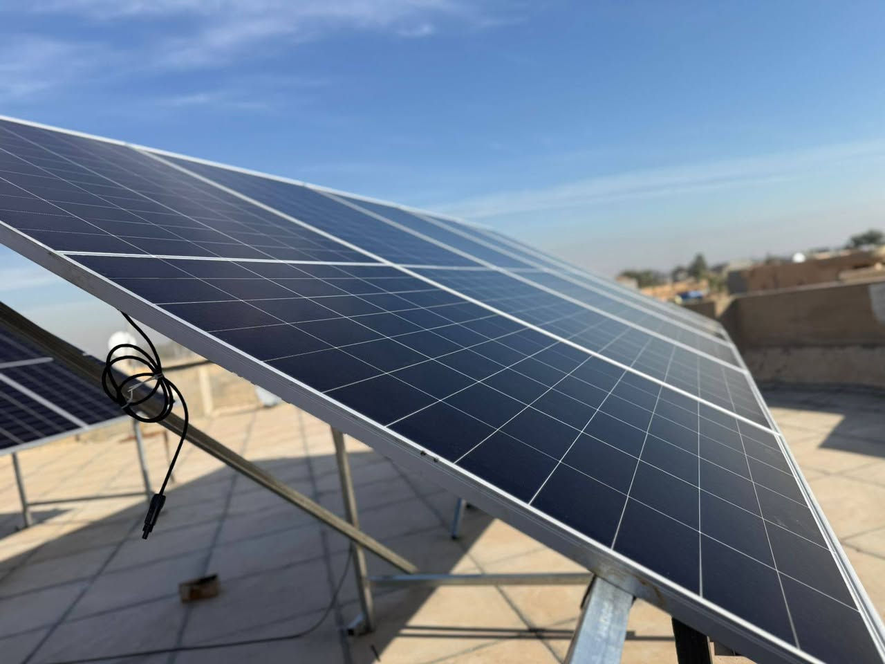 عملنا لهذا اليوم 6/1/2026
تم تجهيز وتنصيب منظومة طاقة شمسية لبيت الاخ بكر في قضاء بيجي الحي العصري.
مكونات المنظومة 
الواح عدد 10 لونجي 645 واط المقاوم للظل الجزئي
انفيرتر 8 كيلو واط من فيليستي 
البطارية 15 كيلو واط كرد A 
مع كافة الملحقات والاسلاك والحماية 
عنواننا//
صلاح الدين تكريت القادسية الشارع العام 
الانبار الرمادي شارع 60
للاستفسار//
***********
***********
