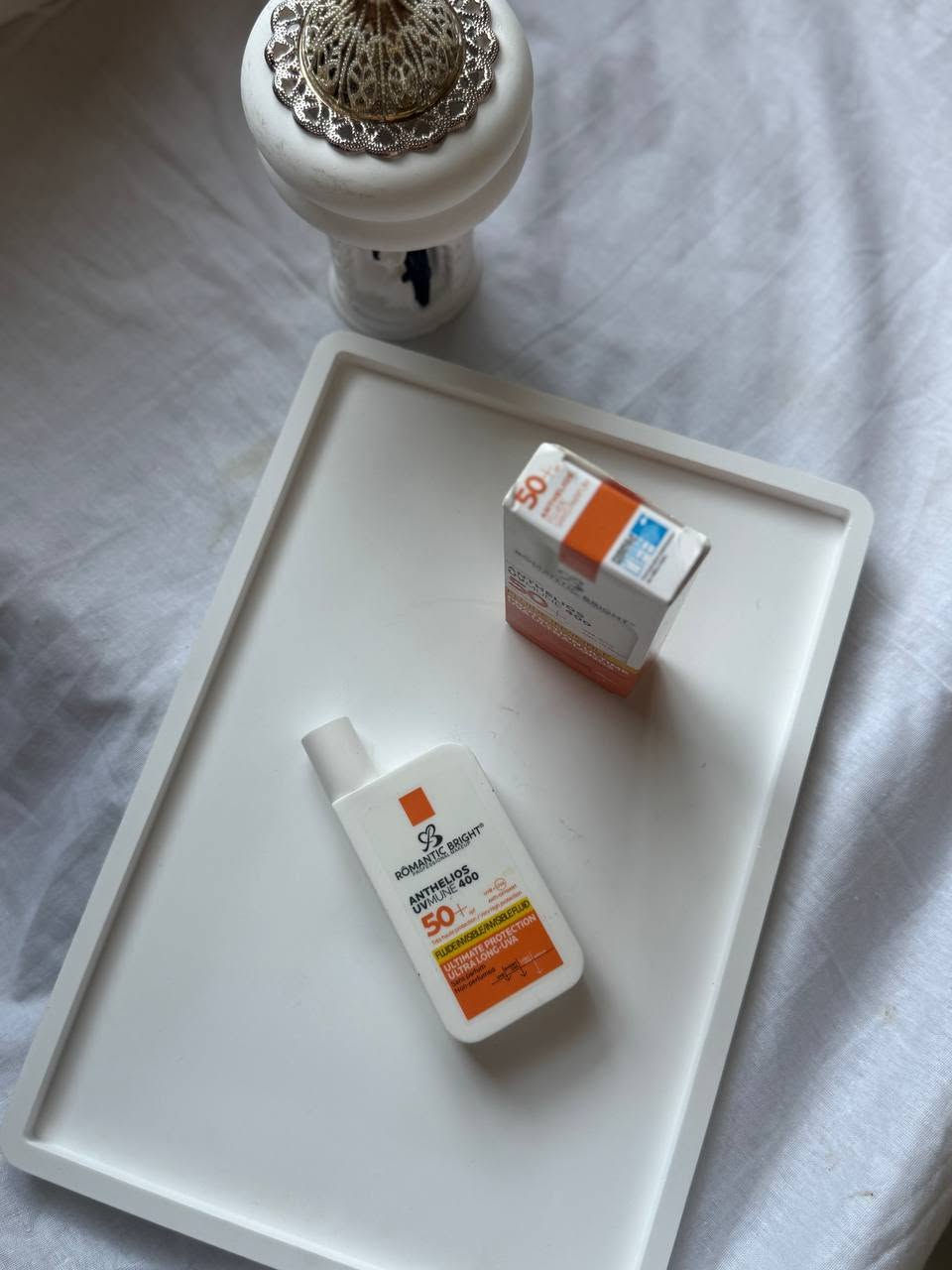 💛☀️  LA ROCHE-POSAY  ☀️💛
واقي شمس +SPF50 سائل (Anthelios Shake Fluid)
-مناسب لجميع أنواع البشرة يمكن تطبيقها حول منطقة العين
حماية عالية ضد أشعة UVA و UVB 
✔لا تسبب الحساسية
✔غير مرئي. مقاوم ضد الماء، الرمل، والعرق
✔مناسب لمرتدي العدسات الاصقة 
فعالية مثبتة  طبيا على البشرة الحساسة من الشمس 
لا يترك علامات بيضاء 💛
لا يترك البشرة بملمس دهني 💛
ذو ملمس خفيف على البشرة 
(منتج أصلي ماركة )
لاتفوتنه بنات جو حار🍓🫠🙂


**إذا كنت صاحب هذا الإعلان وتريد حذفه لأي سبب، رجاءا أرسل رسالة إلى الدعم الفني**