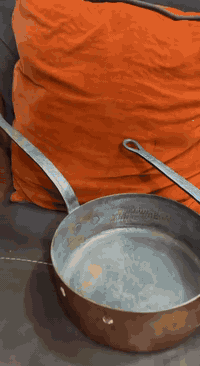 طاوات غماج نحاس أحمر قديم نضيفات جدا ووزن ثقيل  5 كيلو ونص تقريباً مكا...