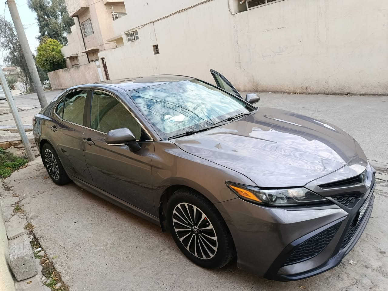 السلام عليكم ورحمه الله وبركاته تويوتا كامري موديل 22اللون نفطي حادث جاملغ خلف السائق كما مواضح بل صورة بجم كبس نصف مواصفات حجم محرك 2/500 ماشيه 125km  موجودة هزه شهر6 سنويا/ 2029الهاتف ***********السعر 215بيهامجال
