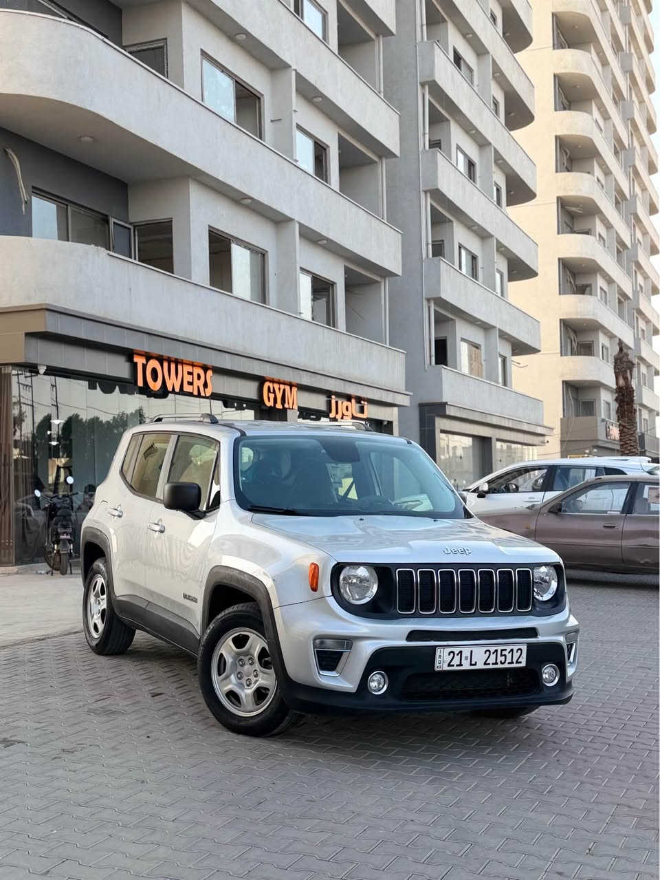 سلام و عليكم 
جيب رنجد موديل ٢٠١٧ كندي 
مصفات فول دون فتحه 

شاشه كاميره هندبريك بصمه اتو هولد بصمه ابواب  حساس خلفي 
تحكم استير تحديد سرعه ويلكب

سنويه جديد رقم دولي بسمنه  تحويل وكله سرط 

سياره بي بونيت و جملغ صبخ بدون دواخل 

گير محرك بشرط لا صرف لا صوت لا بخار  لا مفتوح

سعره 94 بي مجال قليل
*********** كركوك, العراق
