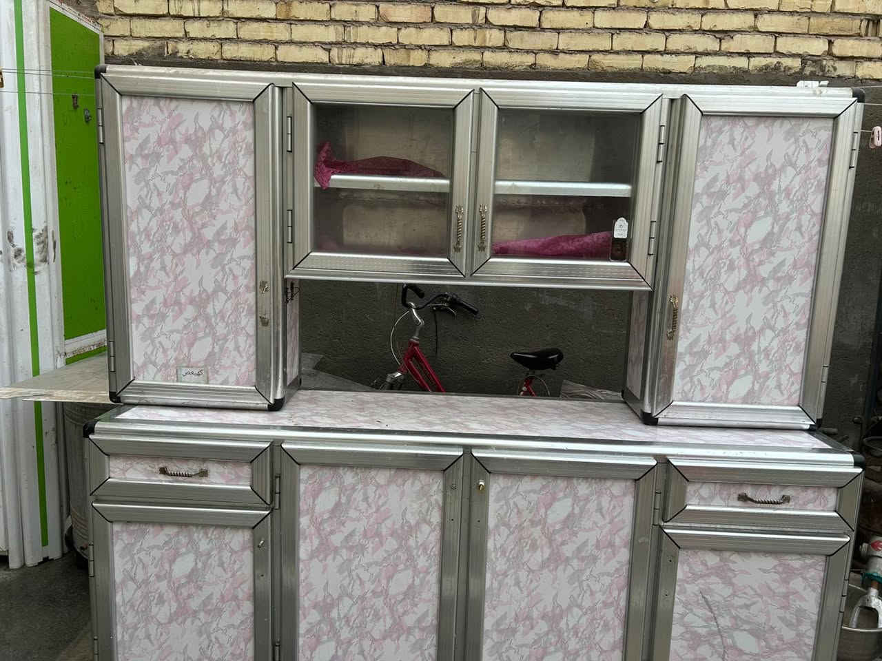 السلام عليكم للبيع كاونتر مع ملحقه عرض مترتين نضيف كلش ومابيه اي زنجار سعر 130 وبيه مجال 
رقم ‭٠٧٧٠ ٢٧٠ ٦٩٨٧‬ 
مكان بغداد حي اور
