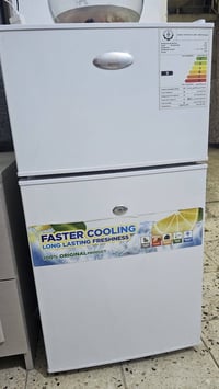 ثلاجة نظيفة جدا حجم صغير للبيع بسعر 75 الف  للاستفسار الاتصال بالرقم 0...