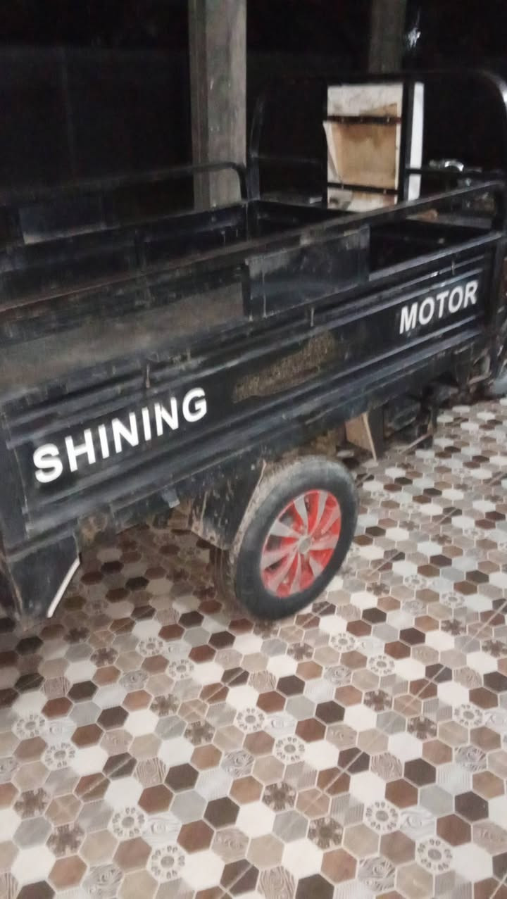 السلام عليكم ستوته للبيع موديل 15 محرك 23 مكان بابل مقفوله كفاله عامه والشرايبي خيرت اتصال على هذا الرقم ***********
