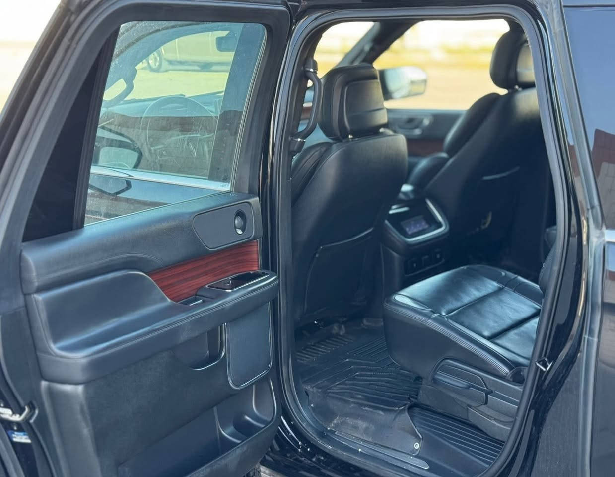 لينكولن نافيكيتور 2023 
Lincoln Navigator 2023 

ماشيه 14 الف
‏السيارة دخول جديد
المواصفات:  

- سياره فاخره ليس لها مثيل
مواصفات خياليه
- سيارة موديل2023 
- ⁠فول مواصفات اعلى  فئة  
- سيارة بمحرك 6 سلندر تون تيربو بقوة 3500  سي سي  455hp حصان
                فتحة بانوراما
   دوسات عالباب فتح وغلق  
- رادار-كاميرا ٣٦٠درجة -انارات ترحيب جانبية وخلفية وامامية 
- كشنات امامية وخلفية تدفئة وتبريد  
• كشن تحكمات كثيره 
- قيادة ذاتية السير على المسار الالي
-  لايتات زنون امامية تدور معة الستيرن
-  سيارة فول مواصفات واحد على واحد سيارة 
الحادث تبديل بنيد وجاملغ 

الاستفسار عالخاص او الرقم 
***********
