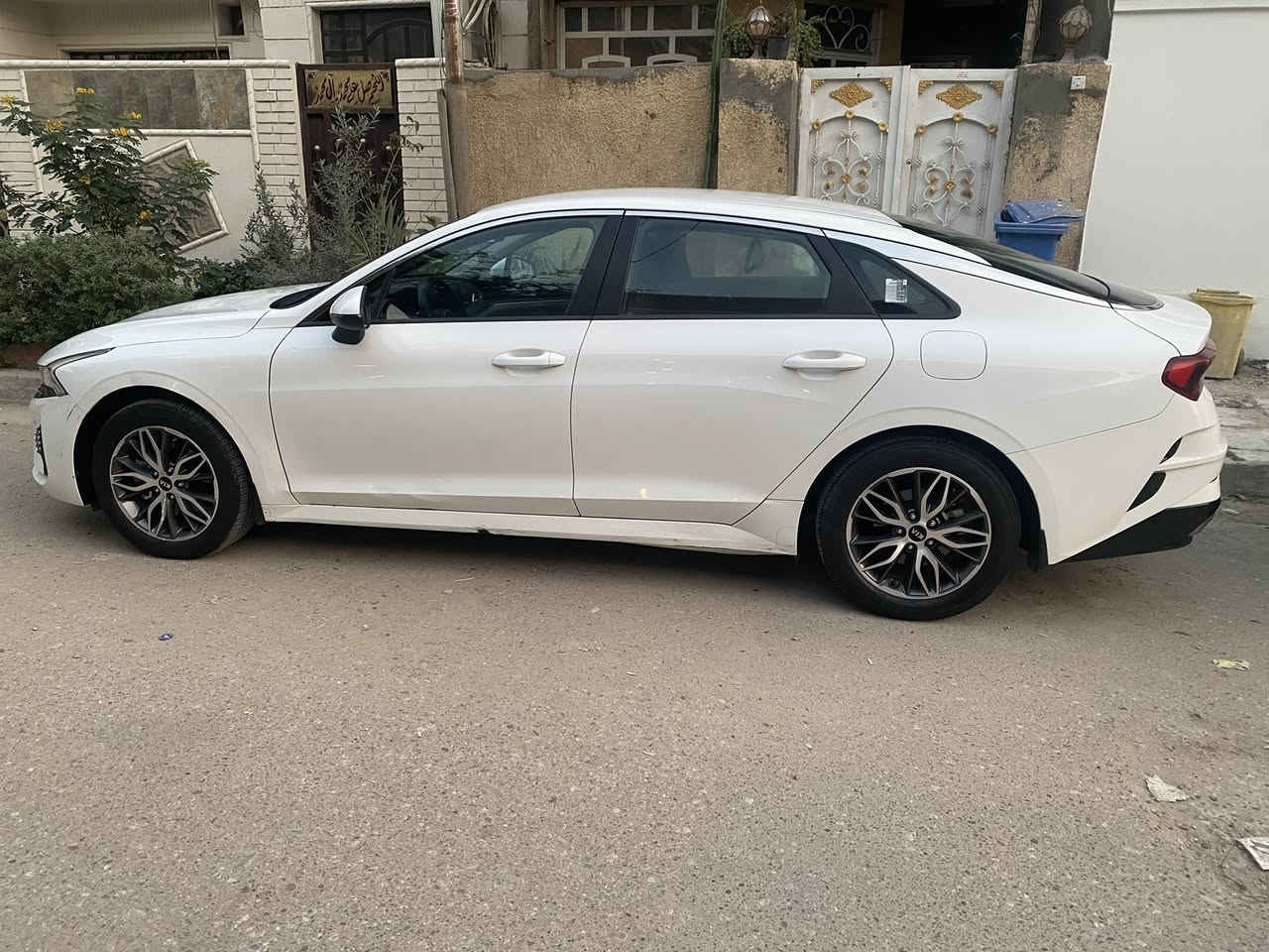 السلام عليكم :للبيع كيا كي فايف موديل ٢١ خليجي لون ابيض محرك ٢٠٠٠ دوش ماشية ٥٣ الف رقم بغداد السعر ١٨٠$ العنوان الكاظمية رقم الموبايل ***********
