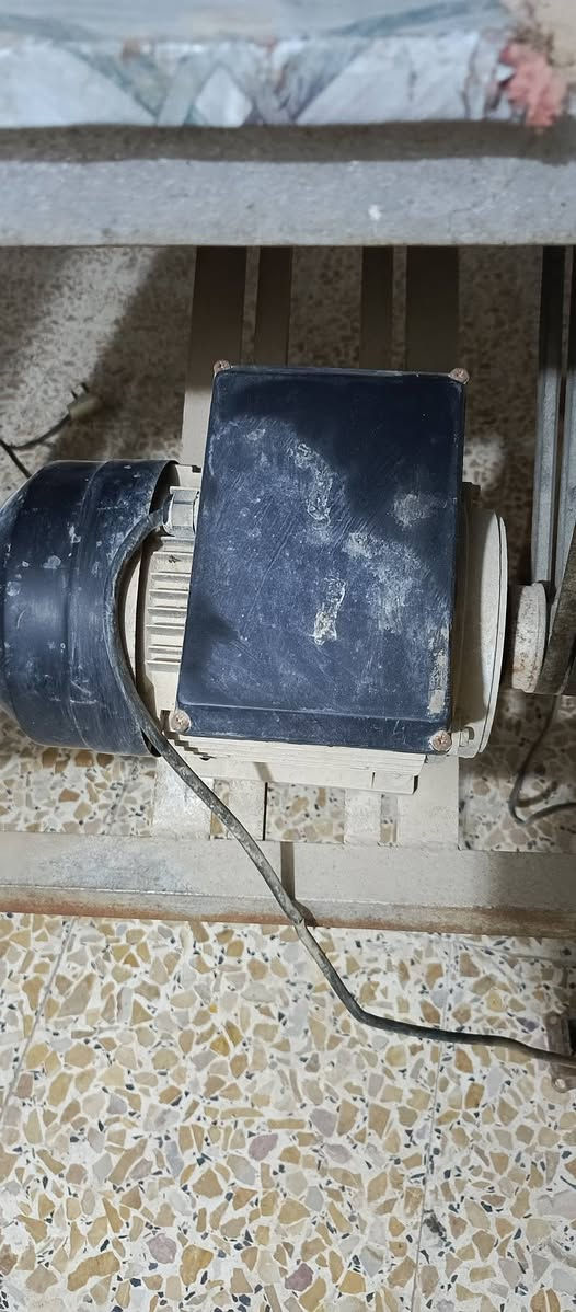 ماكنت ثرم للبيع اخت الجديده استخدام قليل حجم 22ماطور كبير السعر 175الف ***********واسط قضاء الحي
