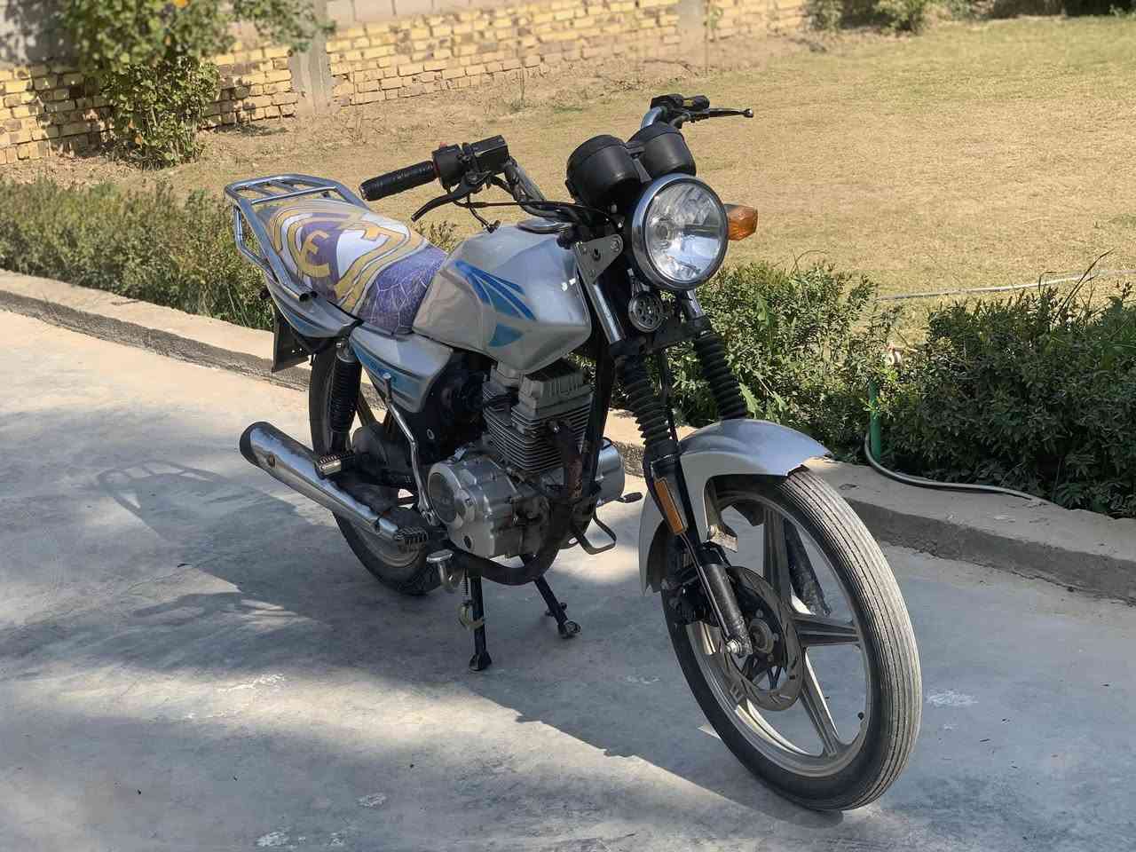 السلام عليكم دراجه دايوان كلك للبيع دراجه جاهزه من كلشي سلف وكهربائيات كامله شغاله السعر 600 وبيه مجال قليل 
***********
