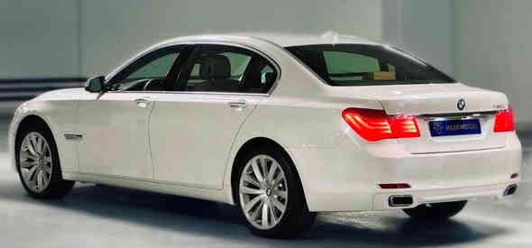 740
فول مواسه فات
بي بؤياخ بي شوخ
سه ياركه سفره 
نوكه ده زي پيوه نيه 
بي ره قه مي دوبه ي 
ته نها مه نه فيستي له گه له
ژماره ي ته له فؤن 
بؤنرخ كؤمنت بكه
***********
*********** دخان
