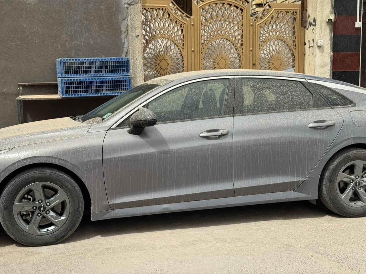🚗 للبيع: kia k5 موديل2022 - بحالة الزيرو 🚗
لأصحاب الذوق والتميز، متوفرة الآن كيا K5، سيارة توب بالنظافة والمواصفات، وجاهزة للاستخدام.
🔹 المواصفات الفنية:
• المحرك: 1600cc Turbo (اقتصادي وقوي جداً).
• ناقل الحركة: 8 سرعات.
• الممشى:  آلاف ميل فقط.
• الوارد: أمريكي.
🔹 المواصفات الخارجية والجمالية:
• اللون: رصاصي. 
• ⁠ويل الحجم 16
• ⁠اومرايات جانبية سوداء (Black Edition).
🔹 الأنظمة والتقنيات:
• أنظمة الأمان: رادار أمامي، نظام تحديد مسار، نظام النقطة العمياء.
• التكنولوجيا: شاشة كبيرة تدعم Apple CarPlay و Android Auto،
• الراحة: تشغيل عن بعد، بصمة أبواب، فتح الصندوق الذكي، 
تبريد منفصل
🔹 حالة السيارة:
• السيارة نظيفة جداً (أشبه بالجديدة).
• الضرر: صبغ في الجاملغين الخلفيات وشويه بلدوسه.
• الايرباكات: سليمة 100% (بدون ايرباك).
• الرقم: ذي قار ( معوقين مابقه شي وتصير حره ).
💰 السعر: $ (شدة و 75 ورقة) 
📍 الموقع: ذي قار - /  حي اريدو.
📞 للتواصل والاستفسار***********
السيارة حيل مرتبة وتستاهل، والي يدور نظافة ومواصفات الحقيقية لا تضيع من أيده.
