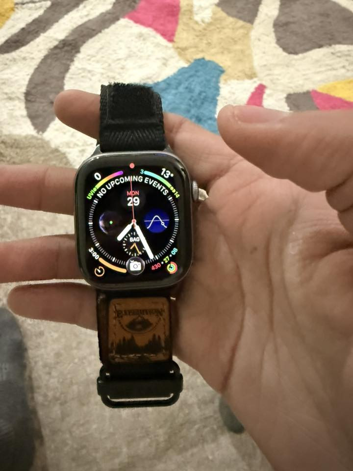 للبيع في بغداد 
apple watch series 11 
46mm
بطارية 100 
ضمان سنه 
مستعمل 15 يوم 
اللون المميز space gray
اغراض كامل
البيع حصرا 500  الف
رقمي
***********
