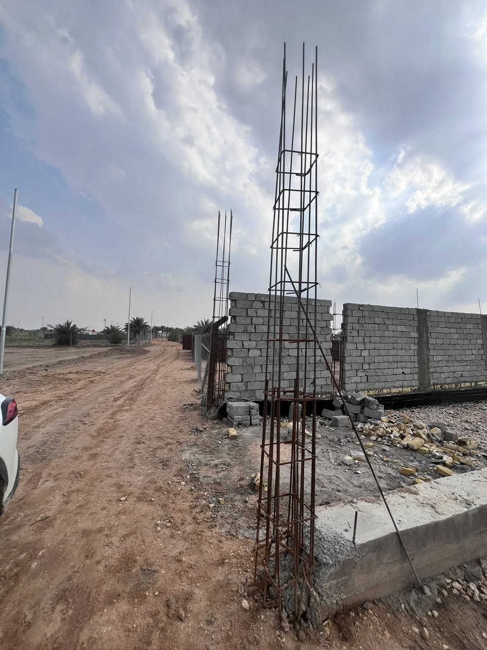 باقي قطعه وحده فقط 390 متر 

كامل الخدمات ماء وكهرباء وتبليط 
حيث الهدوء والراحة 
الموقع مجاور جامعة بابل 
طابو زراعي سند 25 
نقل ملكية باسم المشتري 

***********
