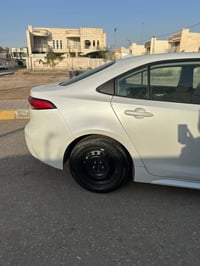 ⸻ 🚗 للبيع  – تويوتا كورولا 2023 LE وارد أمريكي 🇺🇸 اللون: أبيض لؤلؤي أن...