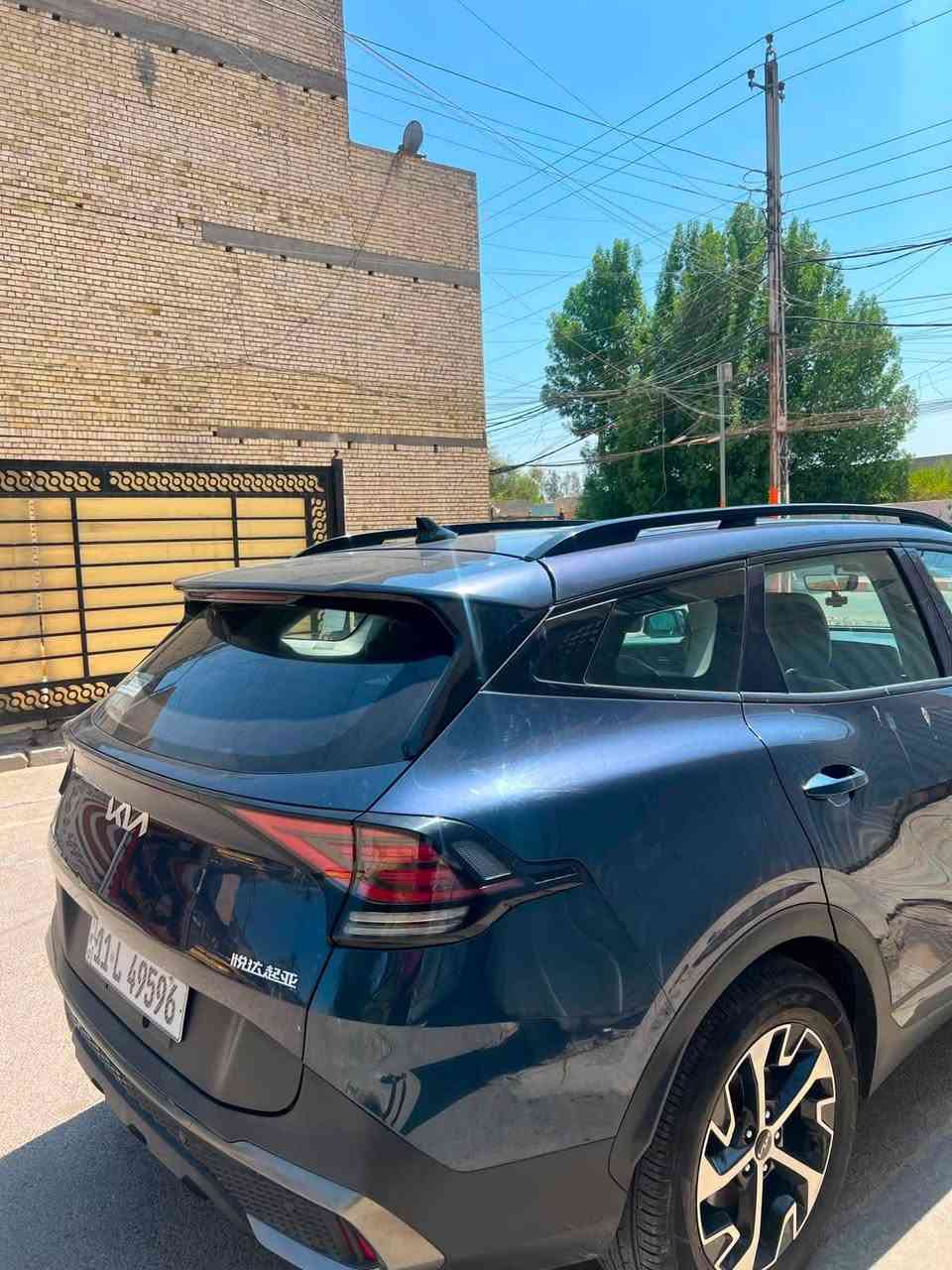 سبورتج 2022 لارج
فول فول مواصفات 
مكفولة كفالة عامة من الضربة والصبغ والبارد 
باسمي تحويل ثاني يوم 
ماشية 77 الف كيلو 
ميحتاج اذكر المواصفات معروفة مال لارج 
مكان السيارة بغداد حي العامل 
السعر المطلوب 205 $ 
***********
