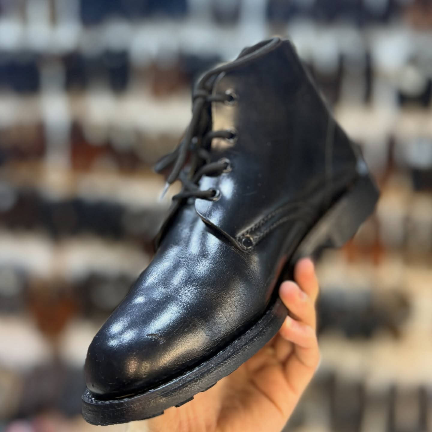 بوت رجالي جلد أصلي 100%
تصميم كلاسيك راقي يناسب البدلات واللبس الرسمي 👞

🔹 نظافة فول
🔹 جلد طبيعي قوي ومريح
🔹 ستايل أنيق يطلع هيبة باللبس

📏 القياس: 40
📦 قطعة وحدة فقط (ما يتكرر)

🔥 مناسب للعيد وللطلعات الرسمية

🚚 توصيل متوفر

اللي يلحقه يلحقه لأن القطعة وحدة بس
كلاسيك
#ستايل_رجالي
#احذية_العراق
#كركوك
#عرض_العيد
#موضة_رجالية


**إذا كنت صاحب هذا الإعلان وتريد حذفه لأي سبب، رجاءا أرسل رسالة إلى الدعم الفني**