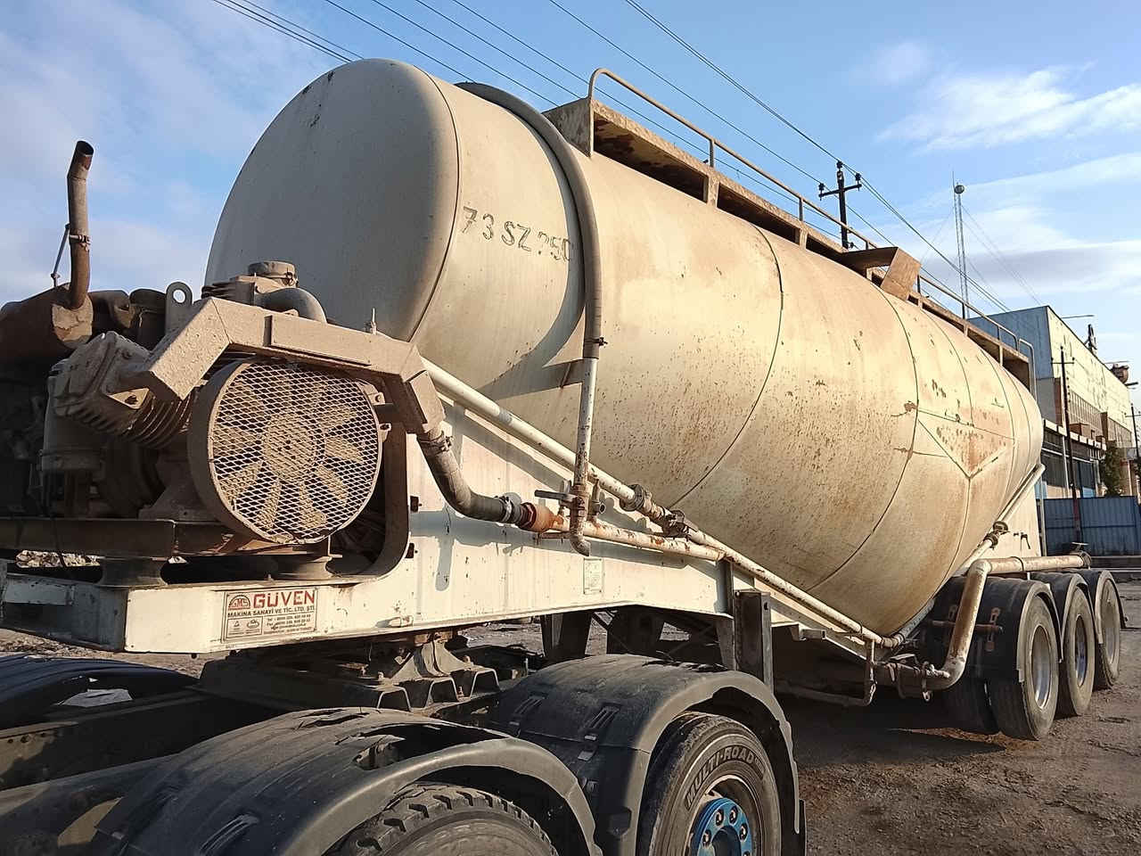 سايلو للبيع 40 طن تركي محور 22 ثلاثه دناكير جوبلس  دويز 4 بستم ظاقطه تركيه للاتصال على الرقم ***********
