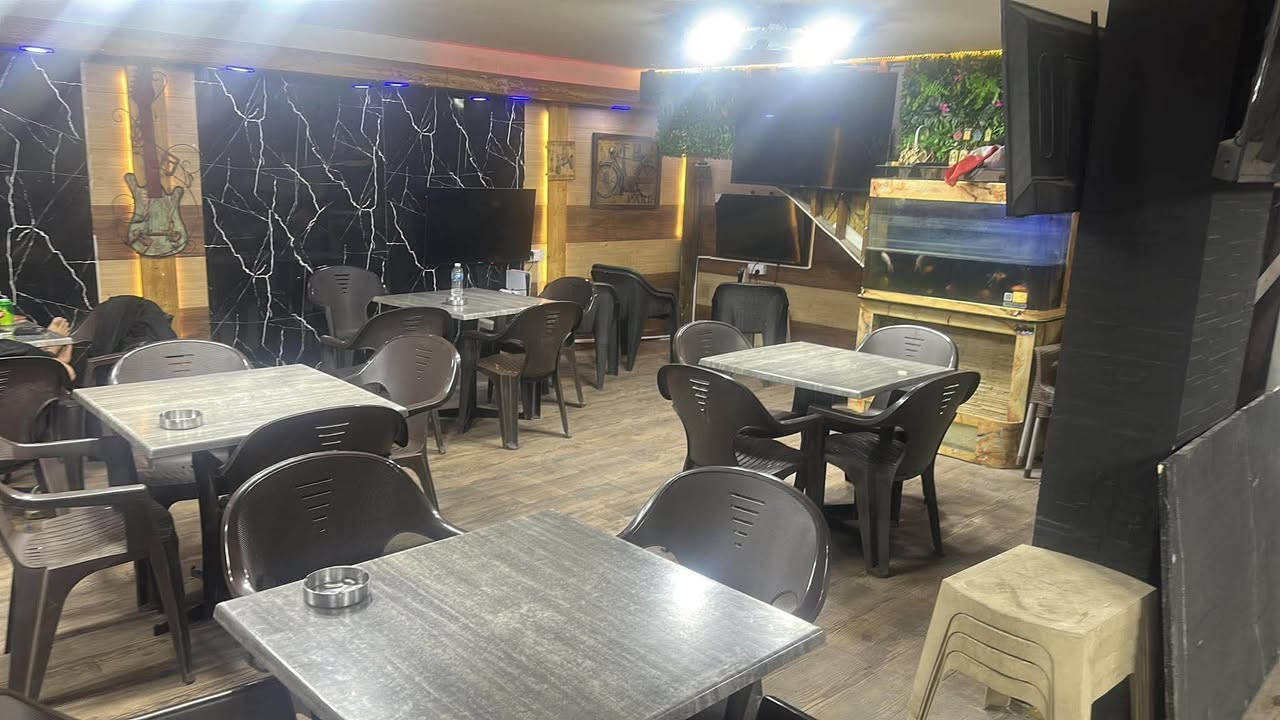 كوفي للبيع 
بغداد حي الجامعه 
شارع الربيع

السعر والتفاصيل يم صاحب الكوفي 
كامل من كلشي
***********
