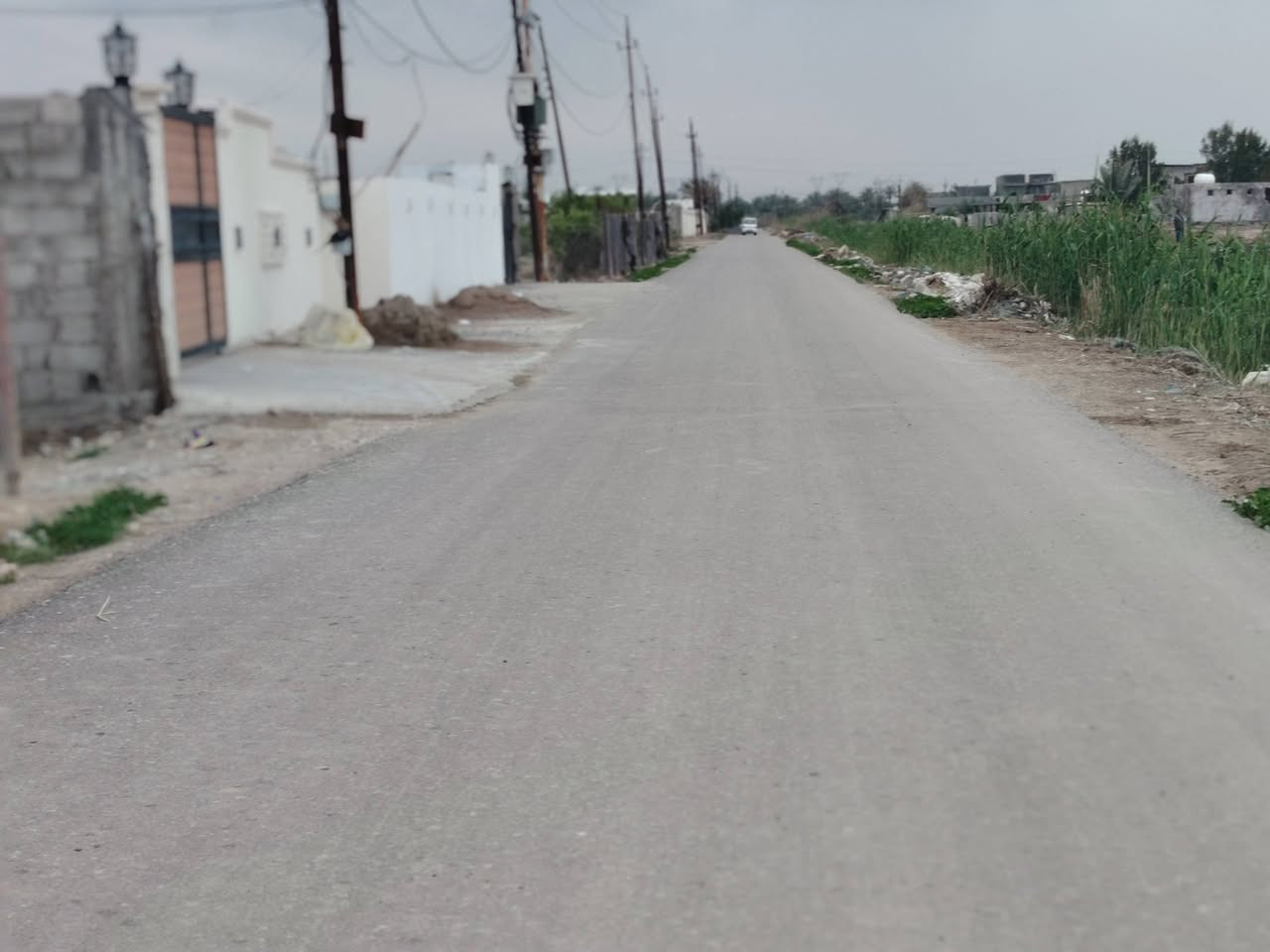 يالله سلام عليكم قطعة أرض للبيع بغداد المدائن منطقه بانوراما على شارع رئيسي خدمات كامله تبليط كهرباء ماء مجاري مساحه الأرض ٤٠٠ م واجهيه ١٠ ونزال ٤٠ بسعر جدا جدا مناسب ٦٠ وبيهة مجال خلف ملعب نخيل شارع رئيسي زراعي للاستفسار الاتصال على الارقام *********** أو *********** وات ساب
